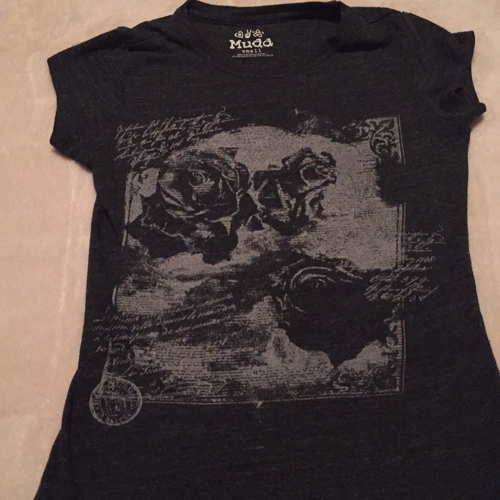 Gray T-shirt with grey accents